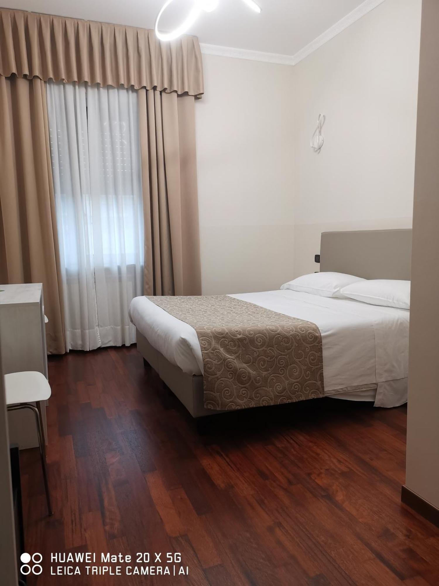 Guesthouse Central Station Group - Via Sammartini 15 Milano Eksteriør bilde