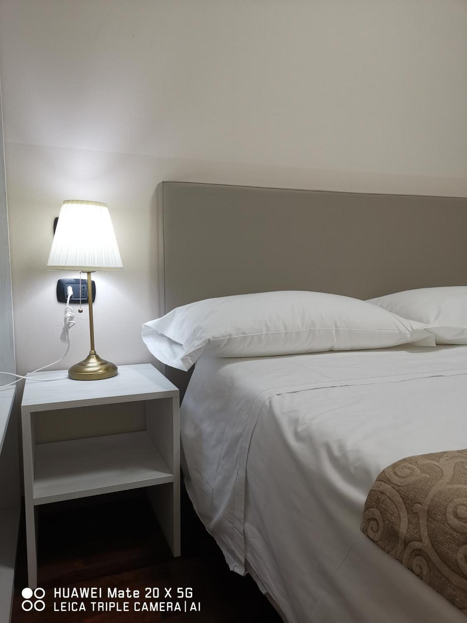 Guesthouse Central Station Group - Via Sammartini 15 Milano Eksteriør bilde