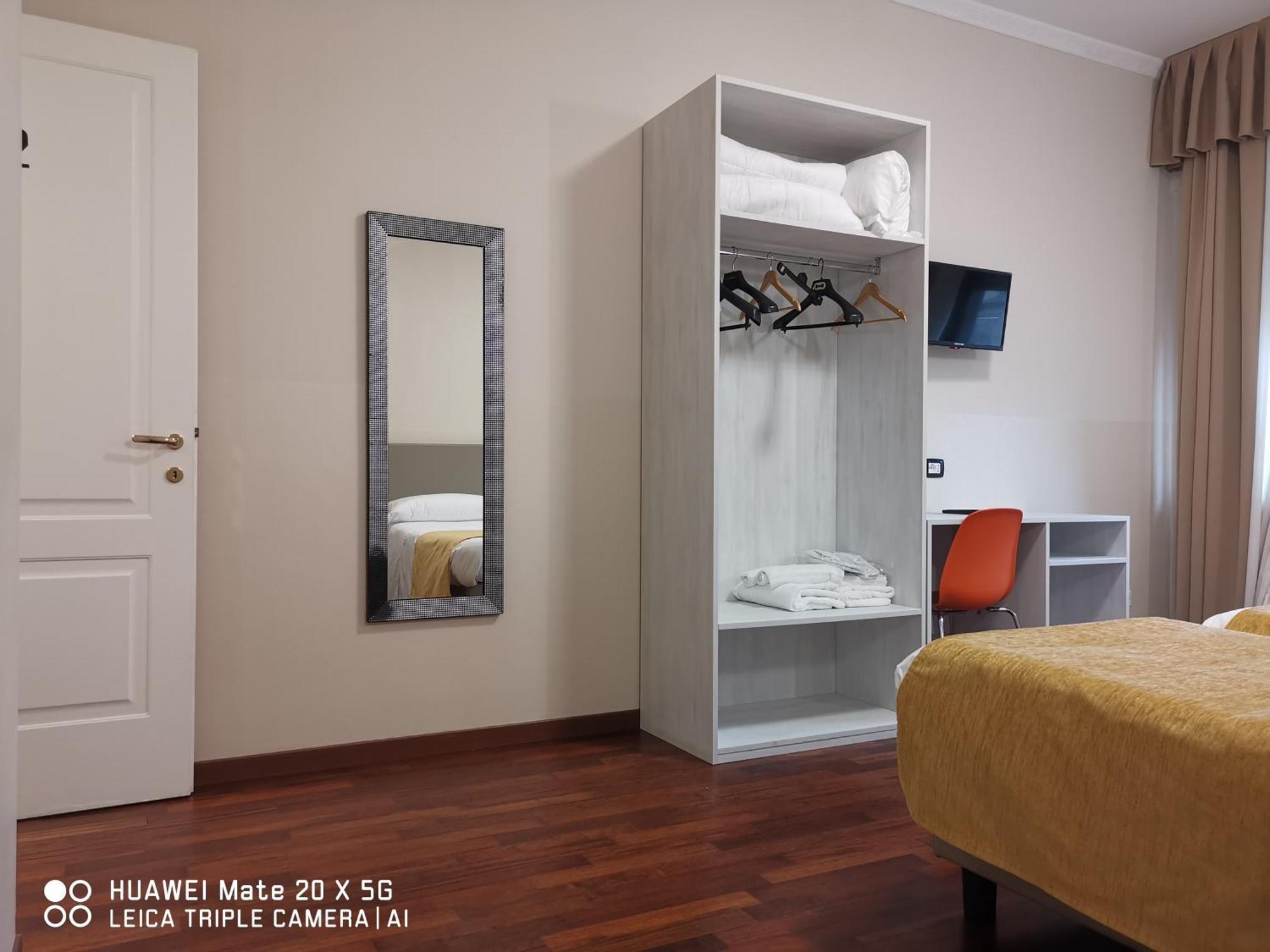 Guesthouse Central Station Group - Via Sammartini 15 Milano Eksteriør bilde